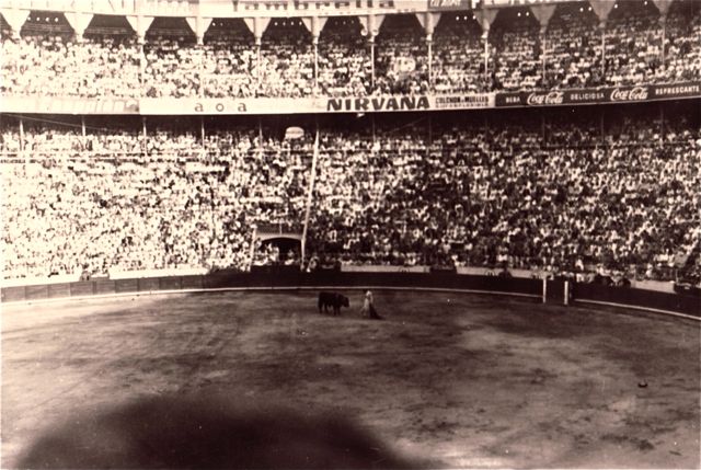Dertig jaar voor de oprichting van de band begon Nirvana al met stadionreclame. Goed vooruit gekeken!